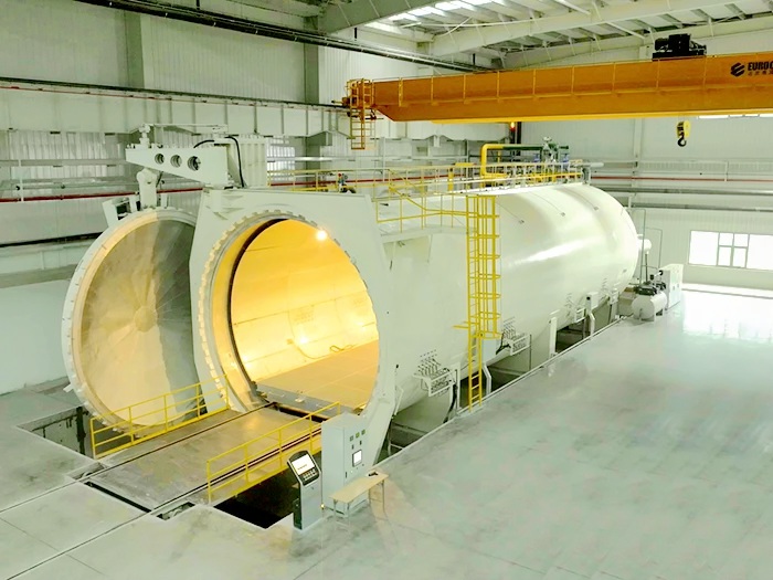 热压罐：Ø6×20米，最高工作温度250℃，压力1.2MPa